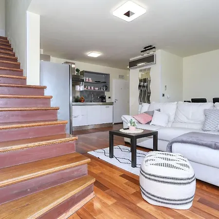 Elena Apartman Zára